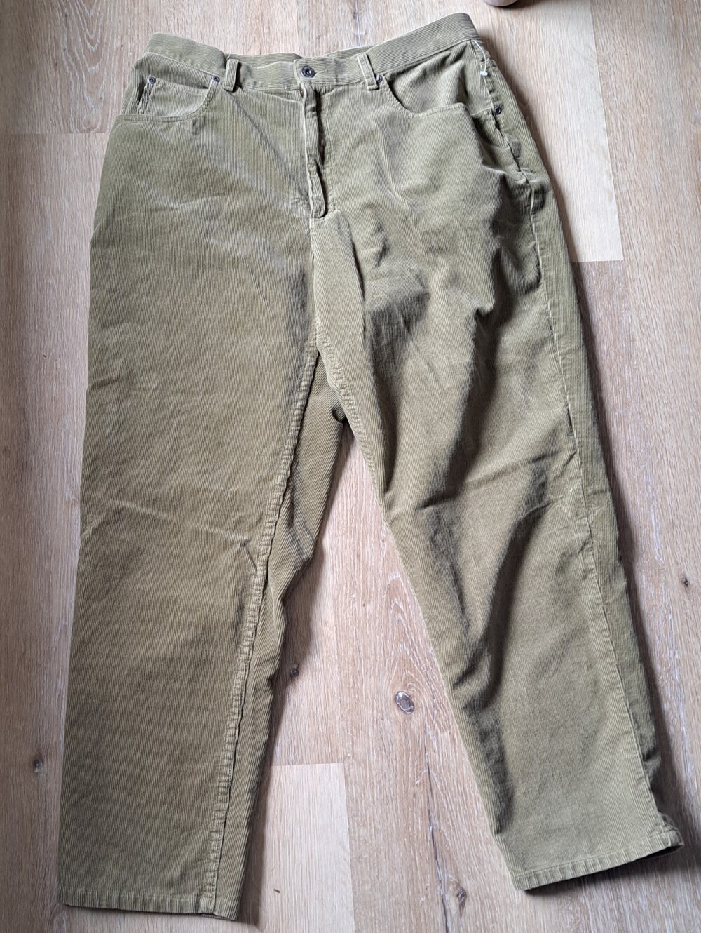 Corduroy Pants in Olive - Casual High-Rise Trousers
